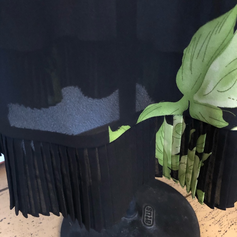 Skirt stretch - Picture 4 of 5